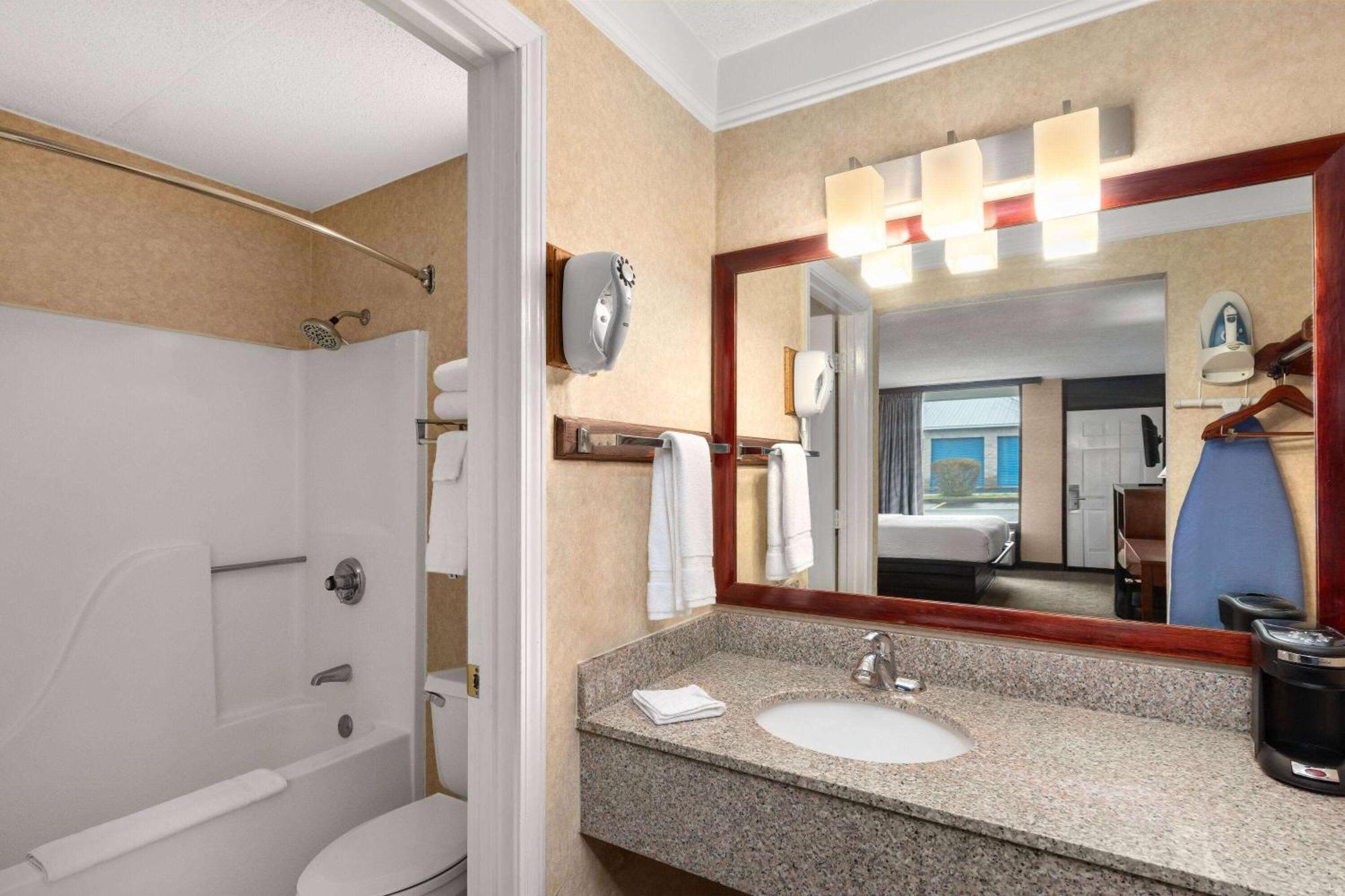 Days Inn By Wyndham Columbia Kentucky Exteriér fotografie